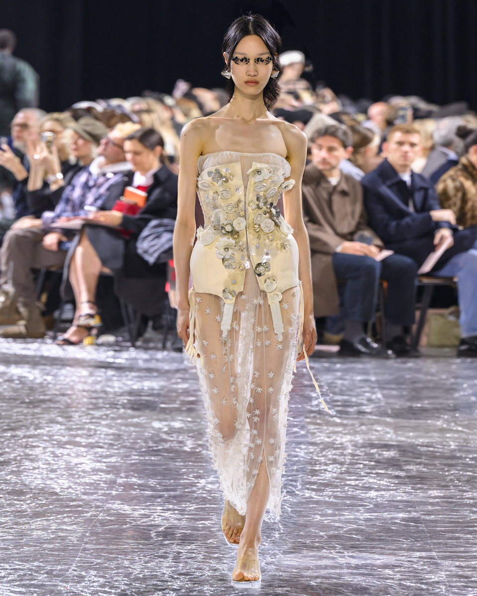 シモーン・ロシャが描く「ジャンポール・ゴルチエ」のロマンチックで