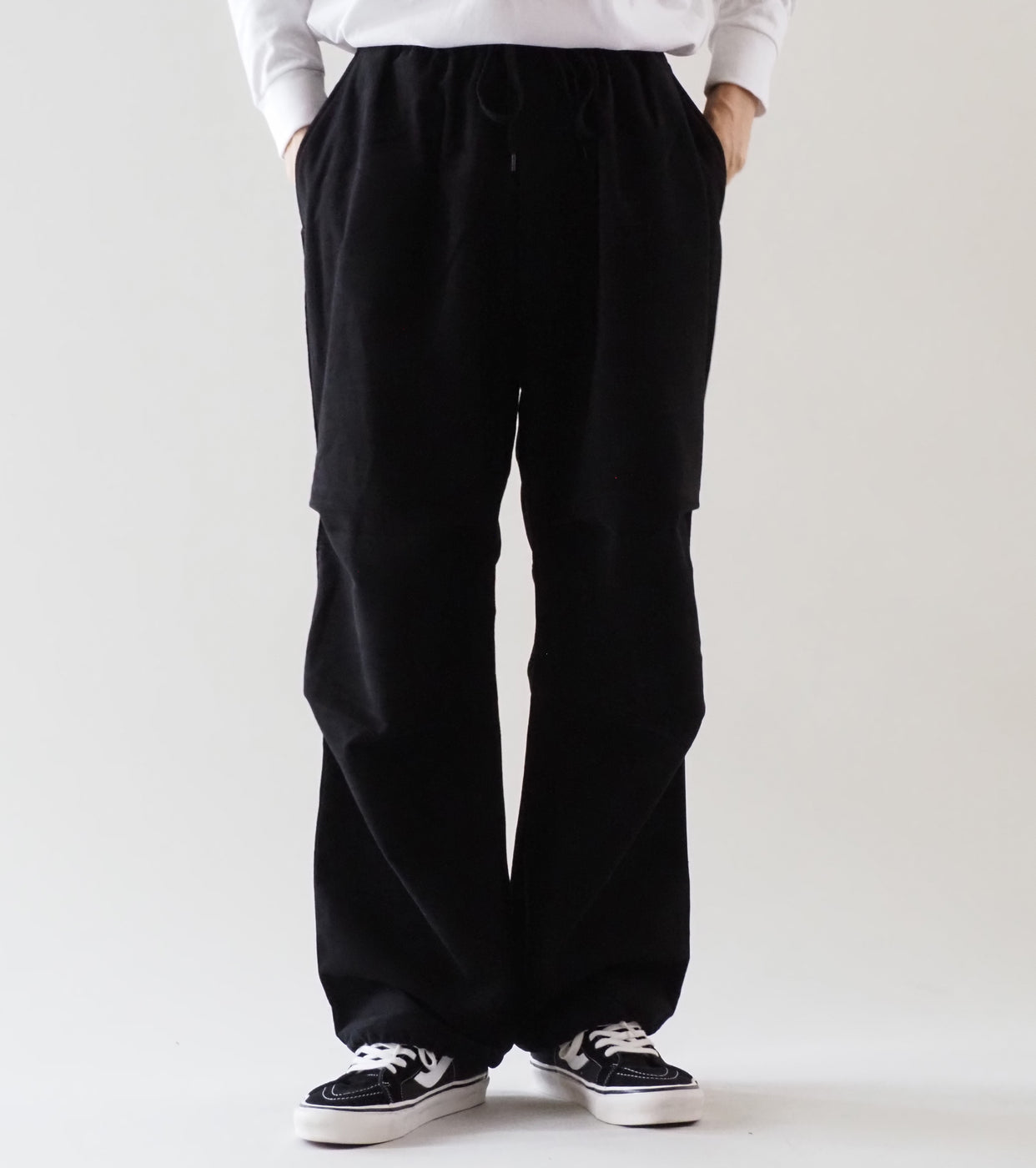 COMOLI モールスキン ニータック パンツ , Black – Navyblue