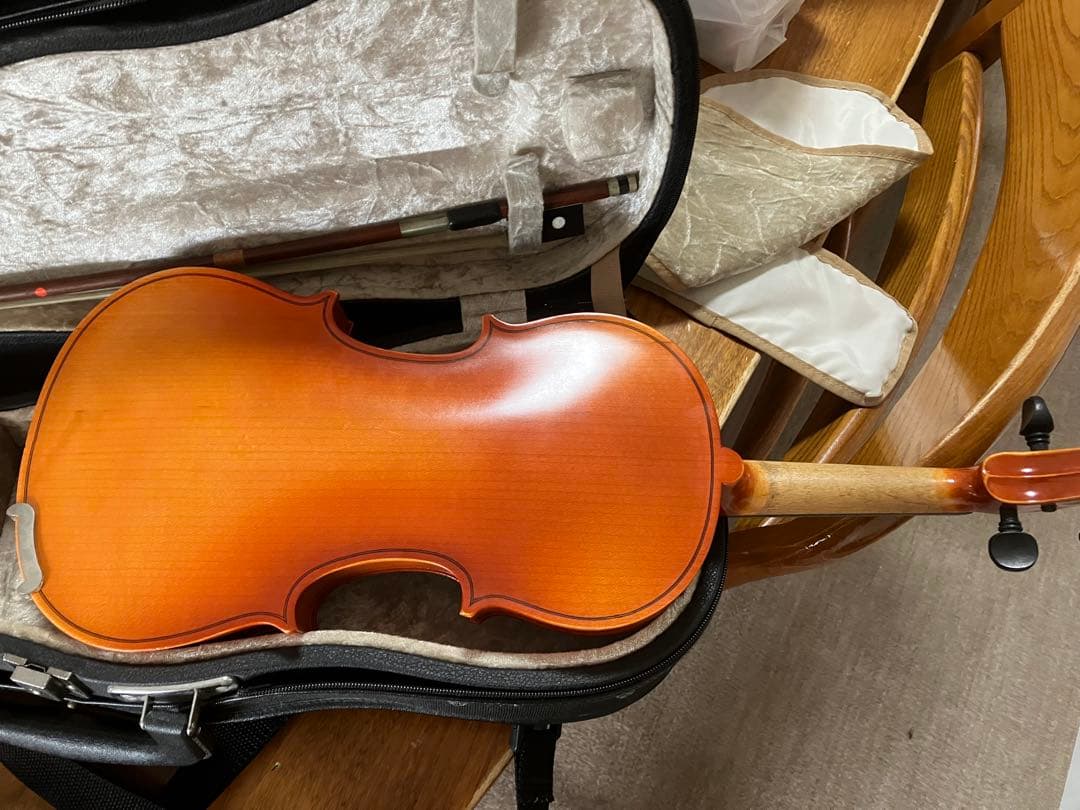バイオリン本体と弓、ケース付き - メルカリ